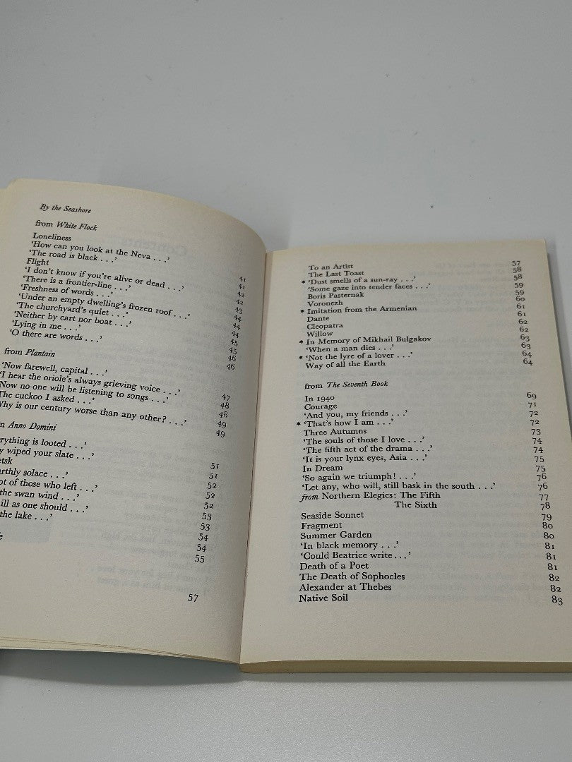 Selected Poems (Penguin Classics) - Anna Akhmatova, D. Thomas