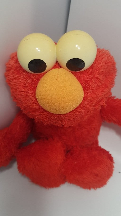 Sesame Street Talking Tickle Me Elmo Soft Toy with Moving mouth & Sound 2010 GC