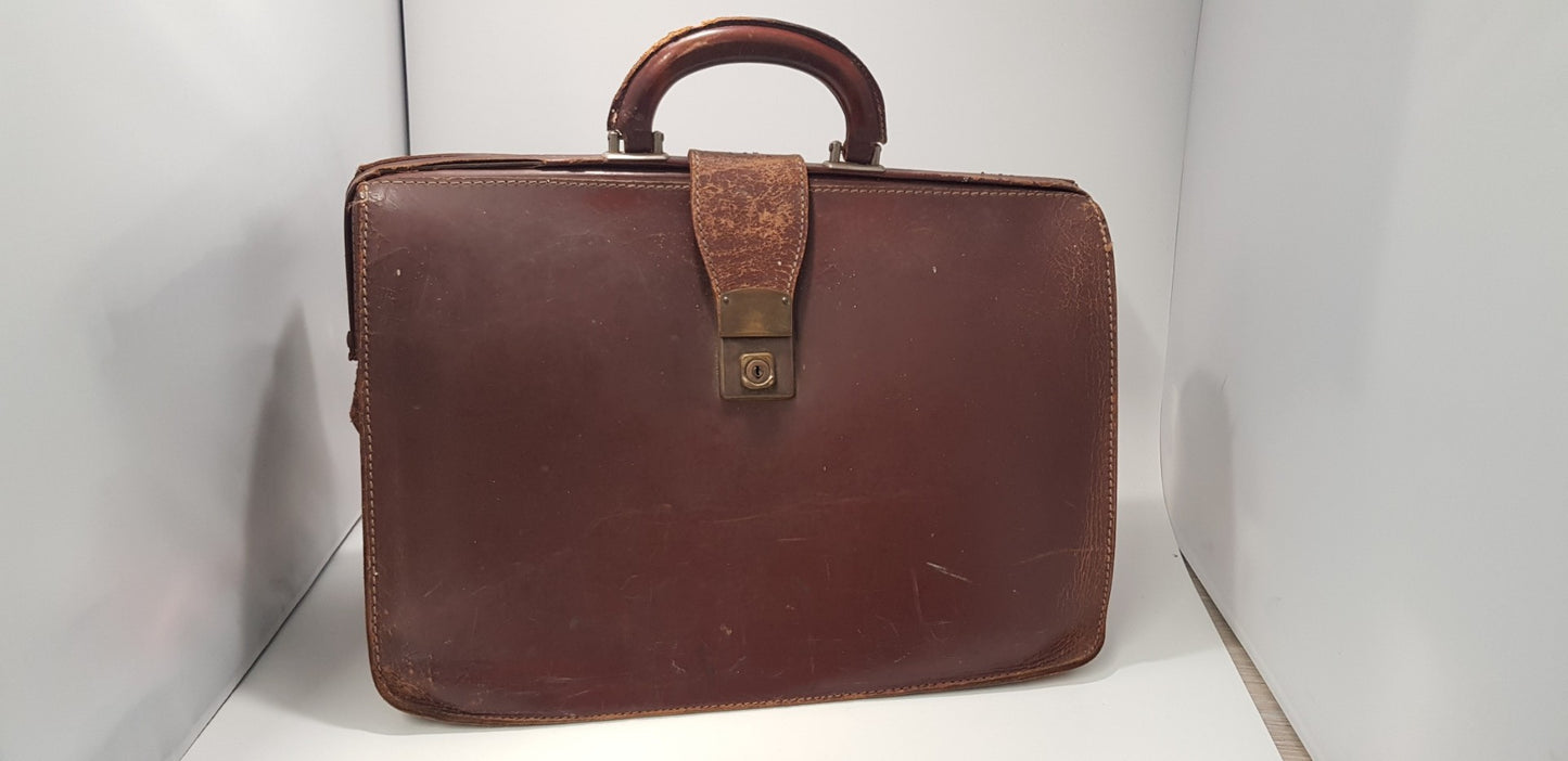 Vintage, Medium Size,  Brown Leather Brief Case GC