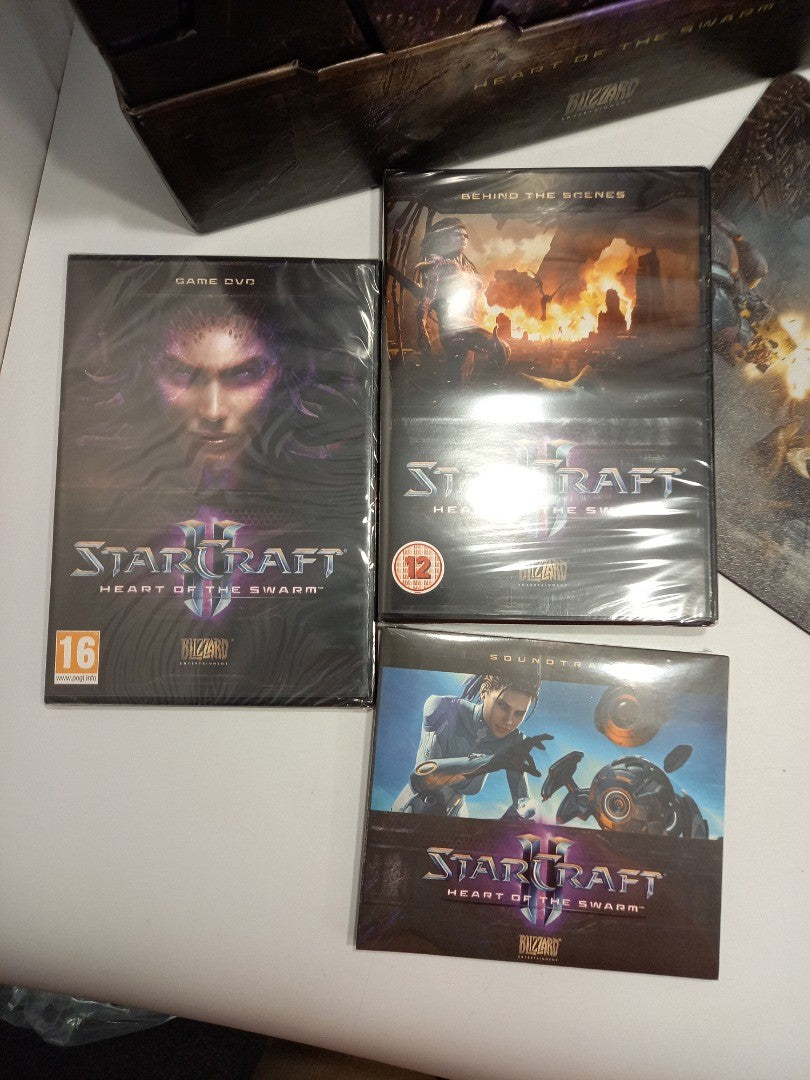 StarCraft 2 Heart of the Swarm Collectors Edition by Blizzard