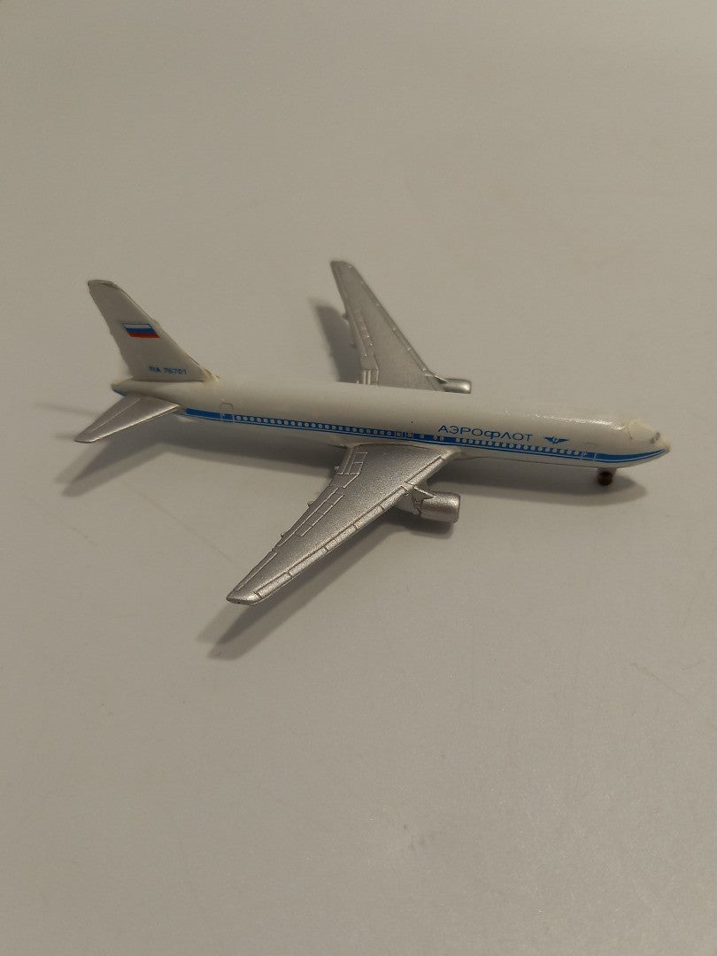 Vintage Schabak 927 Aeroflot 767-300 RA 76701 Miniature Model 1:600