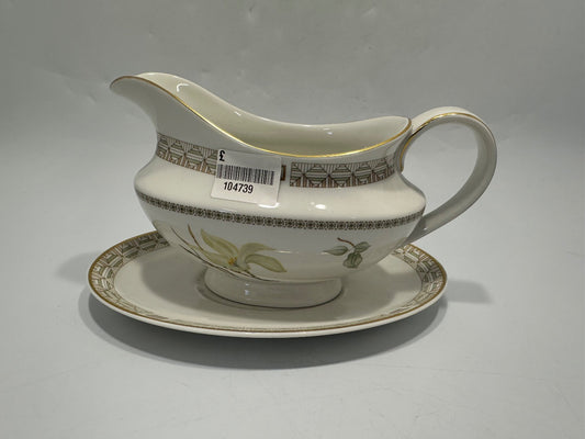 Vintage Royal Doulton White Nile China gravy boat & plate - 550 ml (1 pint)