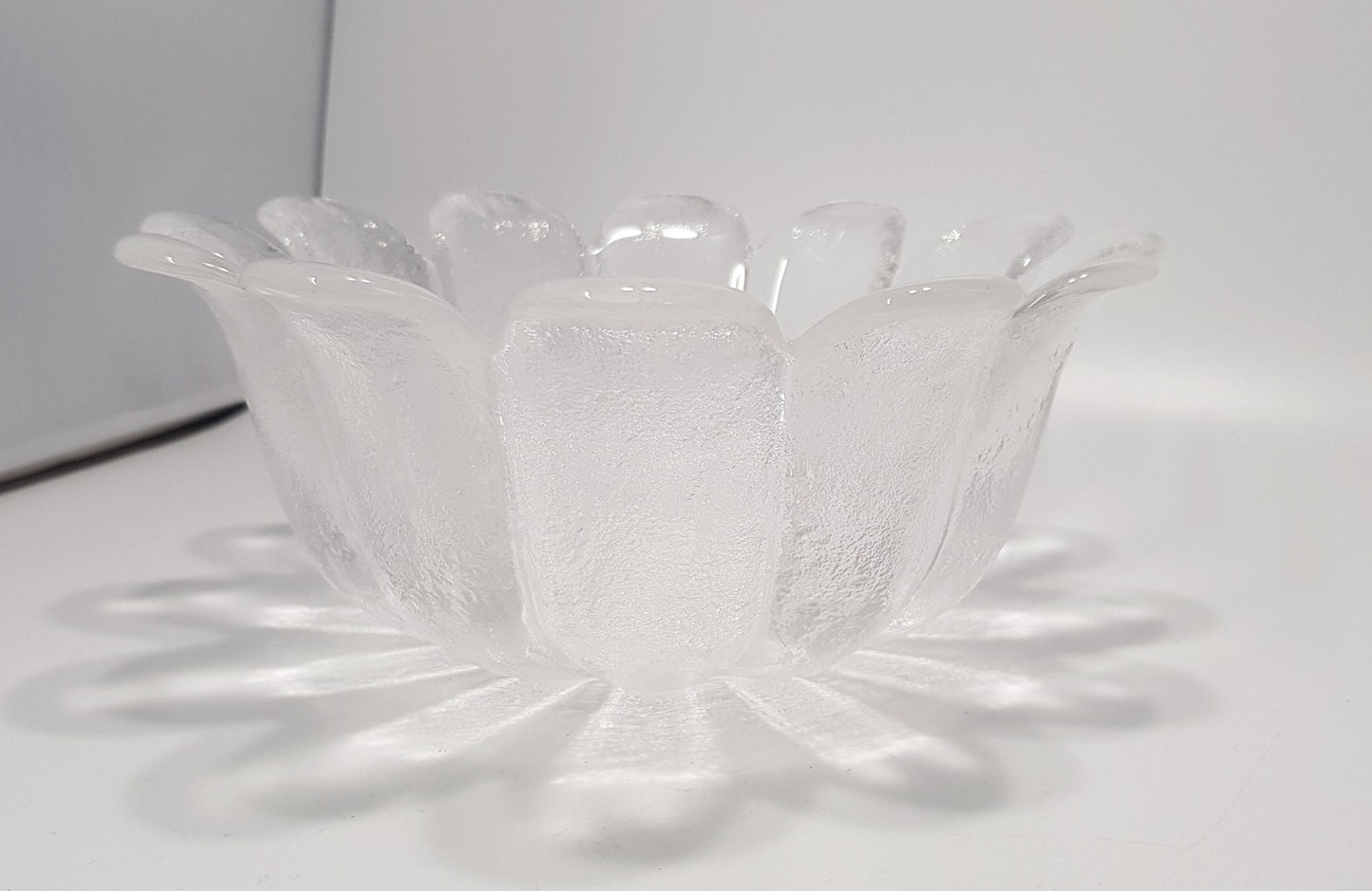 Dartington Crystal - Daisy Fruit Bowl from 1970s. 23cm Diameter  VGC