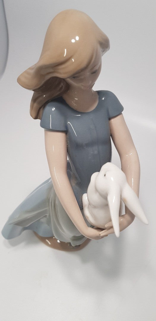 Nao By Lladro Porcelain Girl with Bunny Rabbit Figurine Excellent Condition