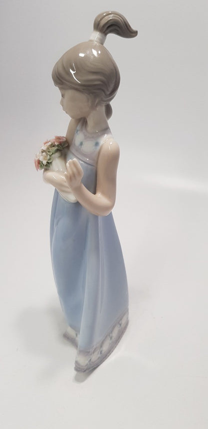 1989 Lladro "Spring Token" Figure 5604 Retired 2005 - Excellent Condition