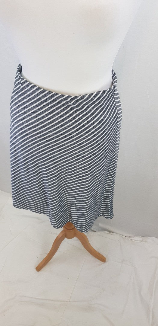 Rohan Serenity Skirt Size 10 Grey & White with UV Protection VGC