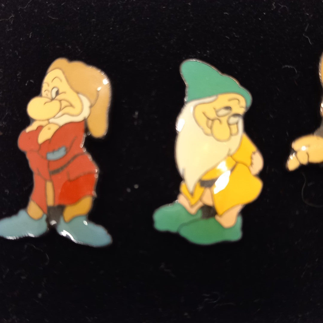 Disney 7 Dwarfs Pin Badges in Case - Complete Set - Vintage