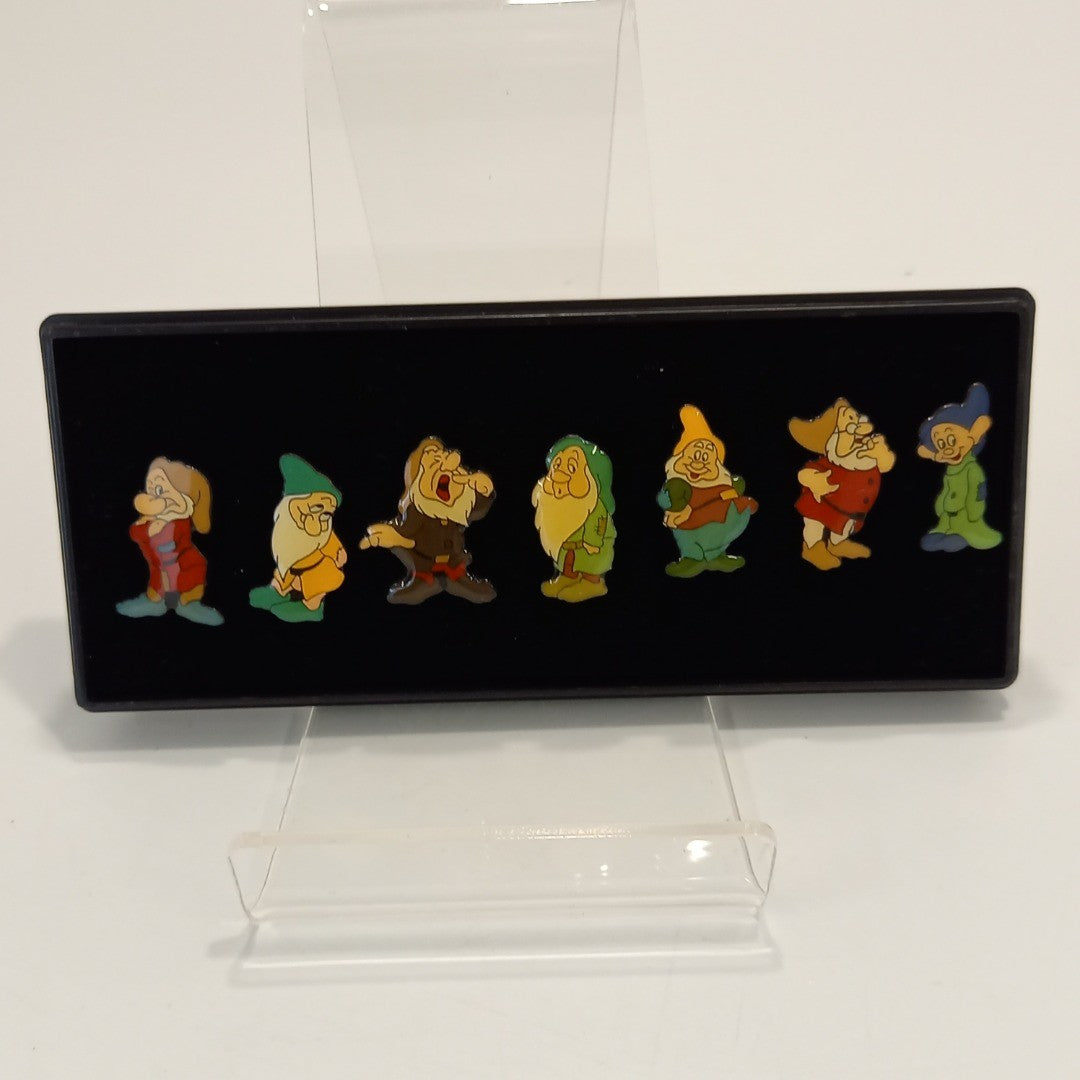 Disney 7 Dwarfs Pin Badges in Case - Complete Set - Vintage