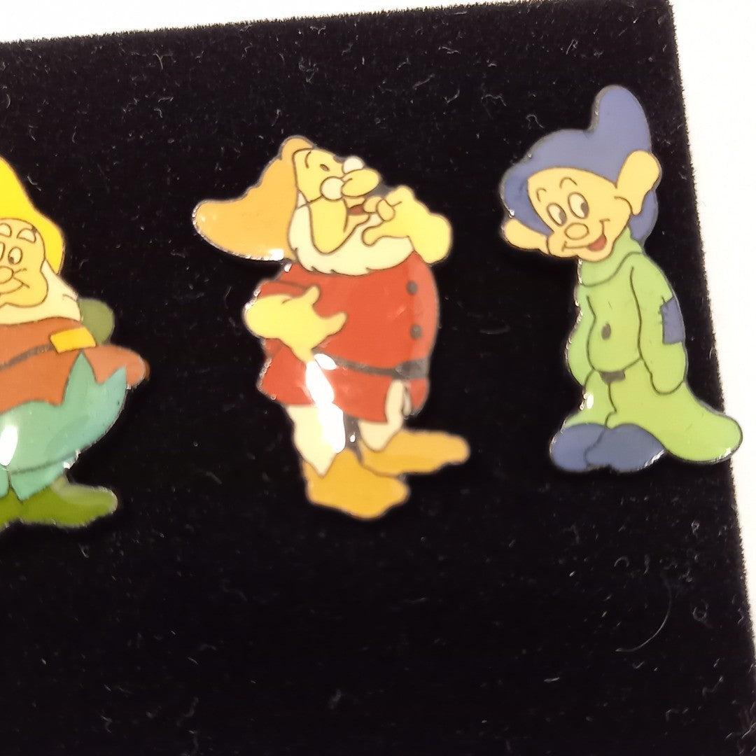 Disney 7 Dwarfs Pin Badges in Case - Complete Set - Vintage