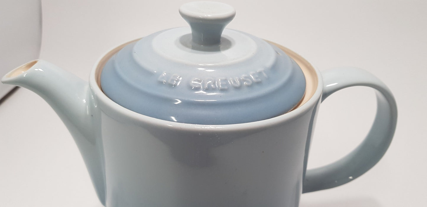 Le Creuset Sky Blue Medium Size Tea Pot 1.3L/1.4QT Nearly New