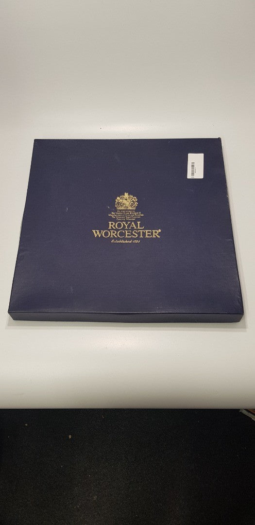 Royal Worcester Queen Elizabeth Golden Jubilee Platter 31cm in original Box