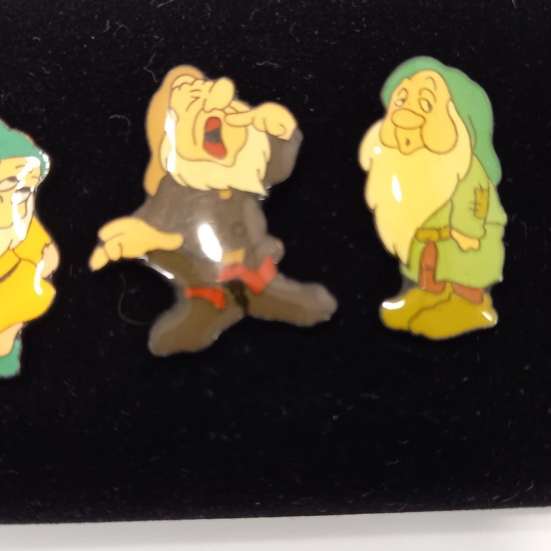 Disney 7 Dwarfs Pin Badges in Case - Complete Set - Vintage