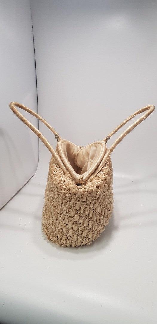 Vintage. Medium Size Woven Straw Bag  GC