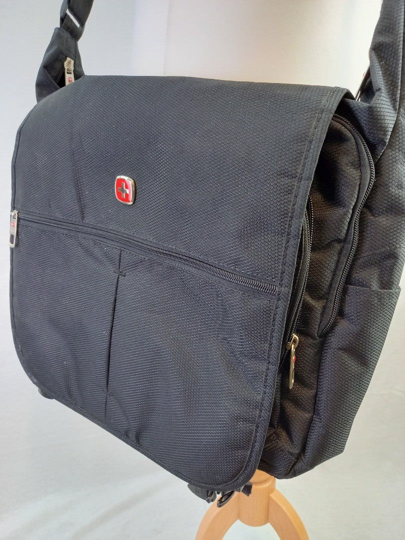 Wenger Swissgear Black Messenger Bag / Laptop Carry Case - 17"x14"