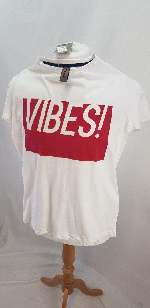 Urban Outlaws White Vibes T-Shirt Size 13-14yrs BNWT