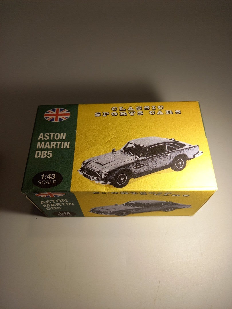 Atlas Editions Aston Martin DB5, 1:43 Silver Model Car with Box