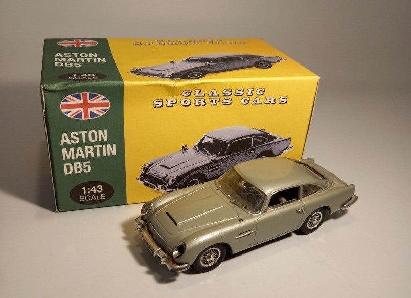 Atlas Editions Aston Martin DB5, 1:43 Silver Model Car with Box