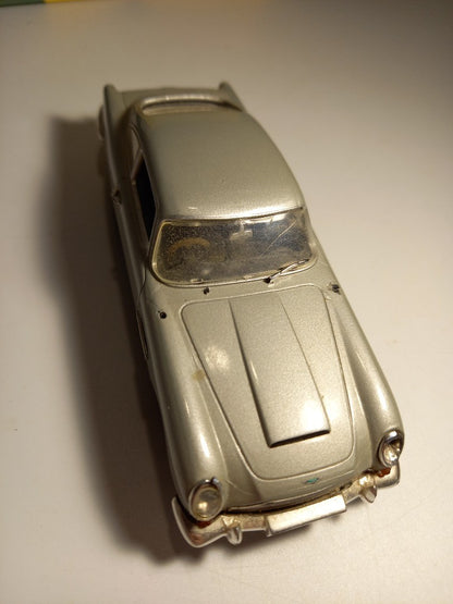 Atlas Editions Aston Martin DB5, 1:43 Silver Model Car with Box