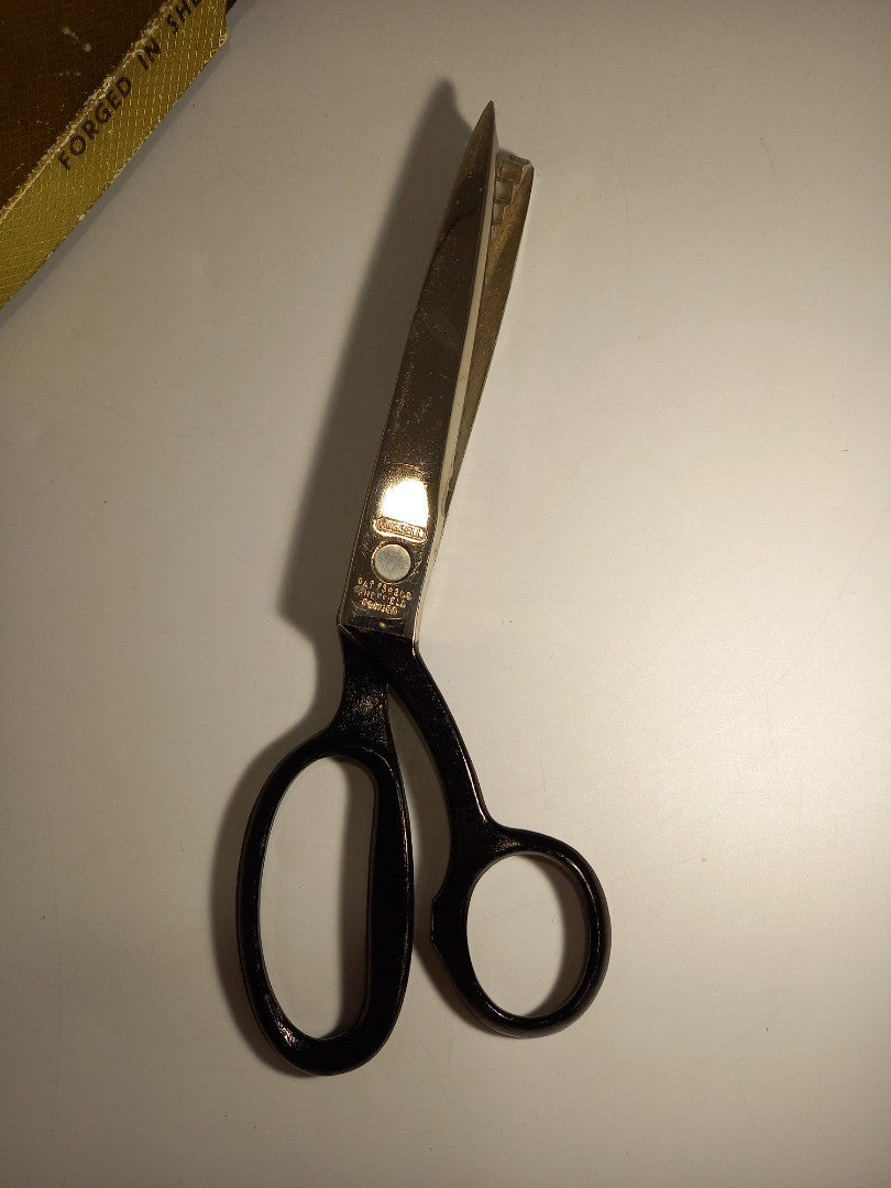 Russell Pinking Shears Sewing, Vintage Dressmaker's Scissors / Cutting Tool