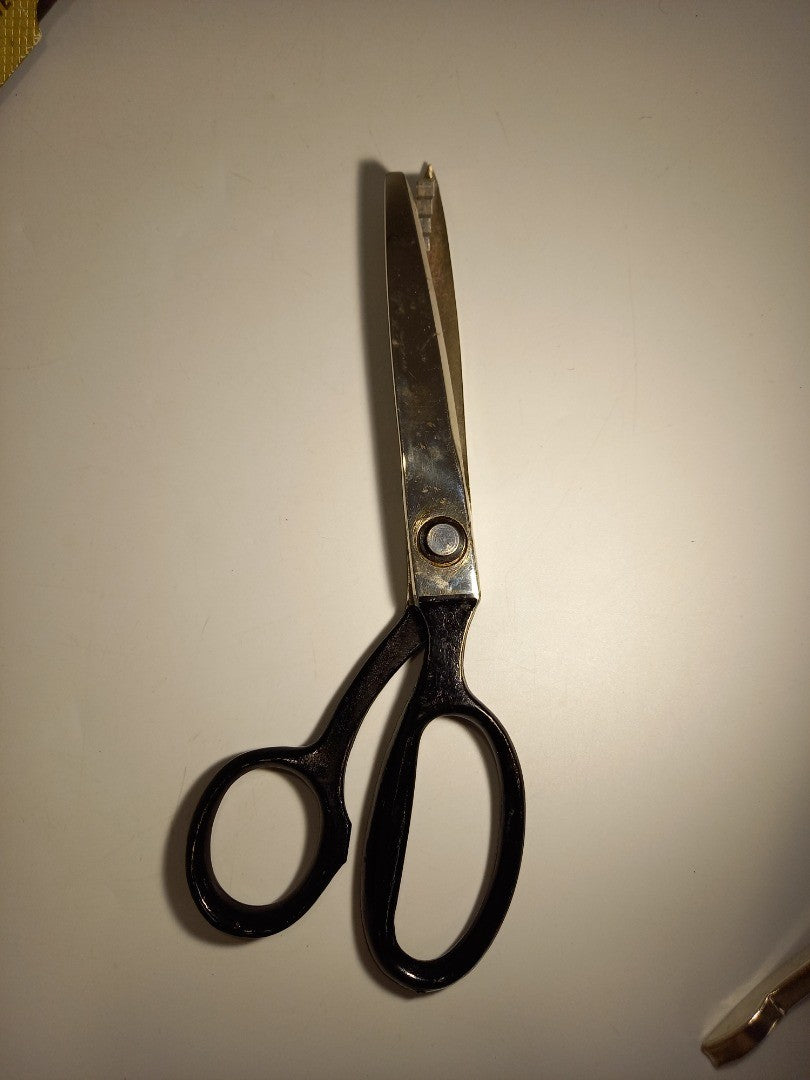 Russell Pinking Shears Sewing, Vintage Dressmaker's Scissors / Cutting Tool