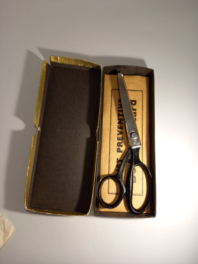 Russell Pinking Shears Sewing, Vintage Dressmaker's Scissors / Cutting Tool