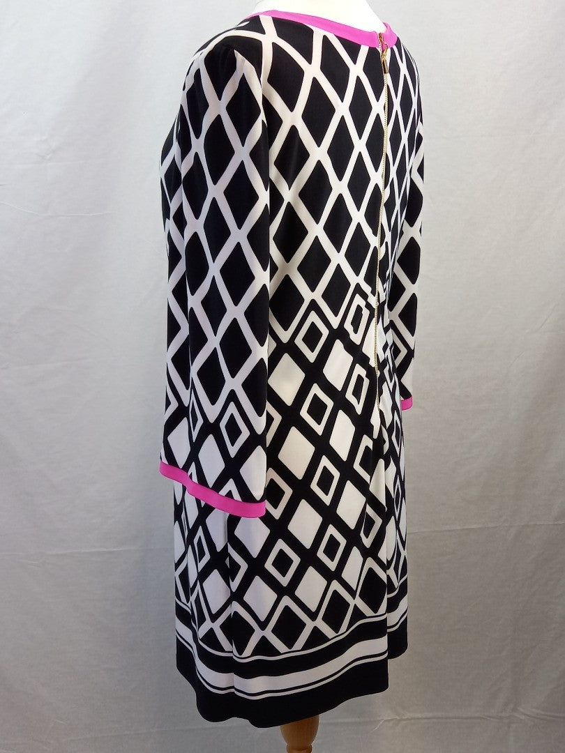 Joseph Ribkoff Retro Diamond Patterned Bell Sleeved Shift Dress - Size L