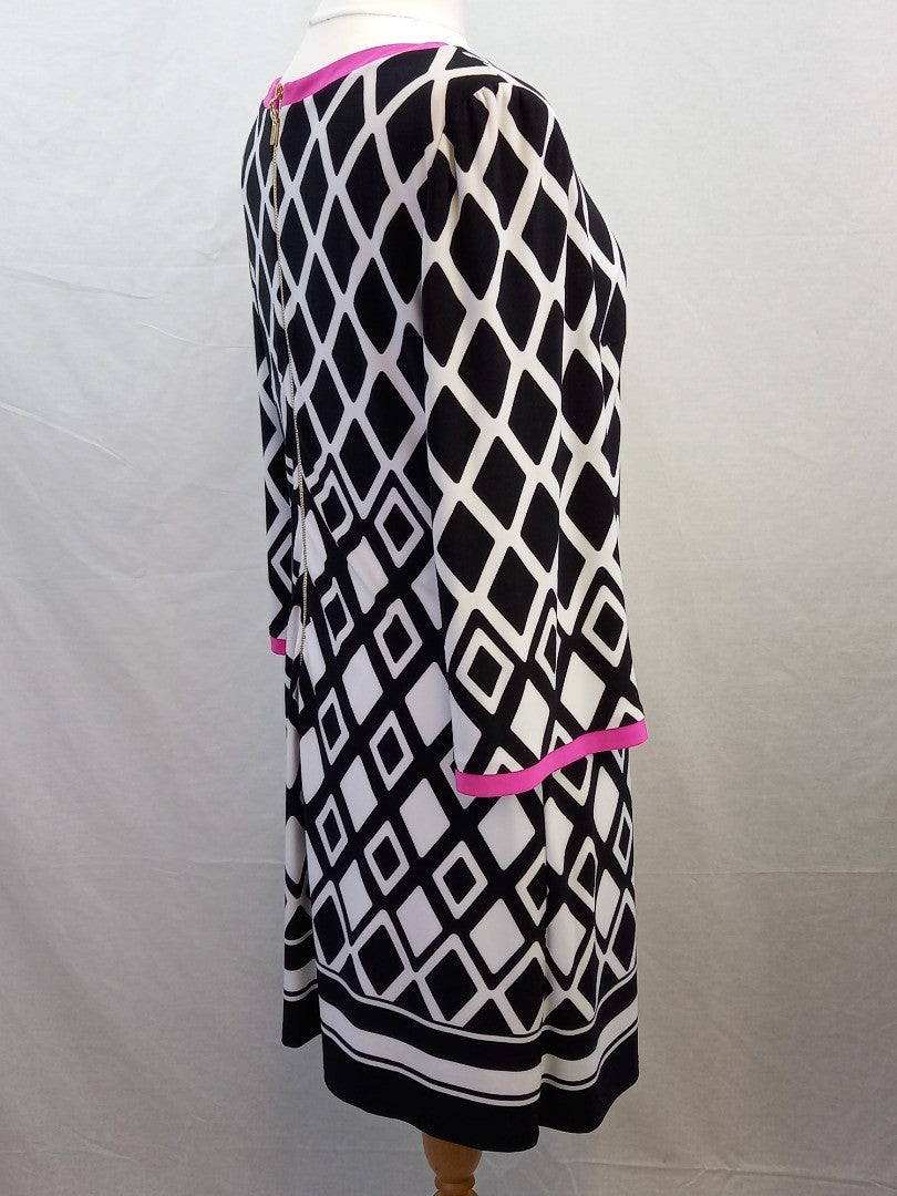 Joseph Ribkoff Retro Diamond Patterned Bell Sleeved Shift Dress - Size L