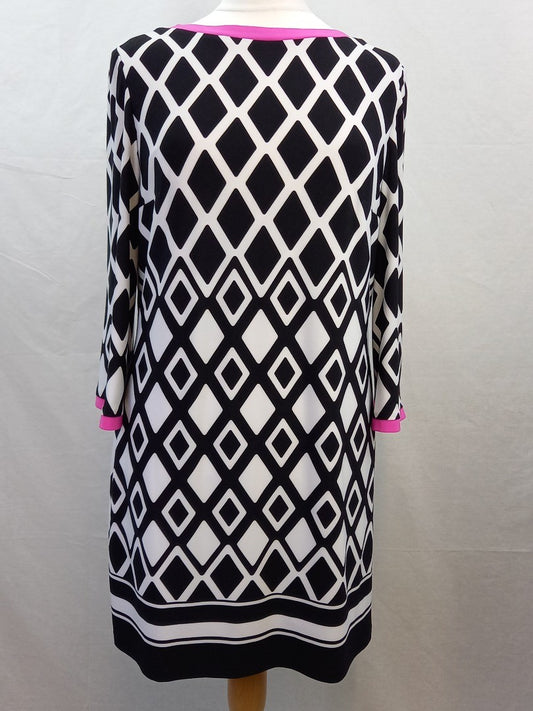 Joseph Ribkoff Retro Diamond Patterned Bell Sleeved Shift Dress - Size L