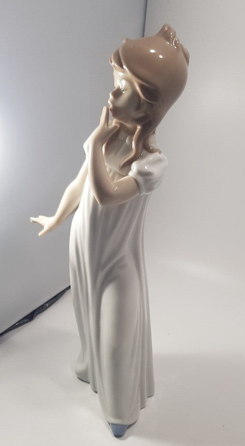 Nao By Lladro Yawning Girl Figurine Medium Size Excellent Condition