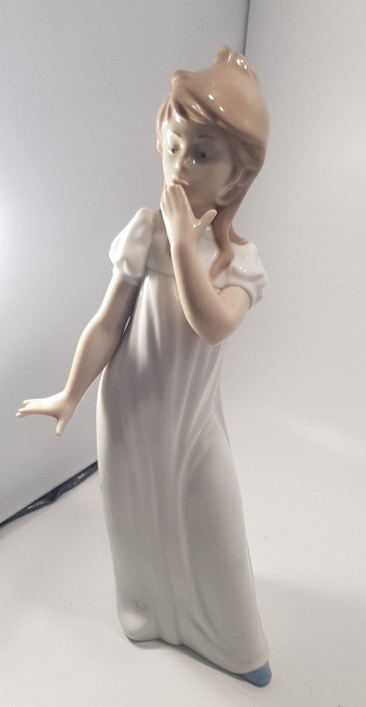 Nao By Lladro Yawning Girl Figurine Medium Size Excellent Condition