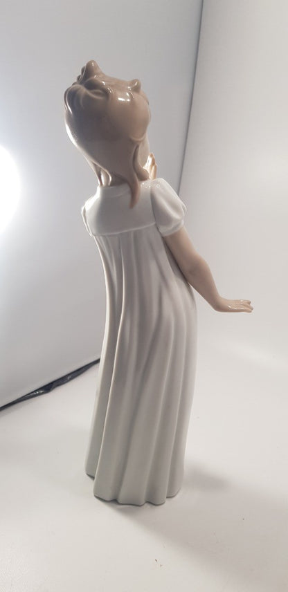 Nao By Lladro Yawning Girl Figurine Medium Size Excellent Condition