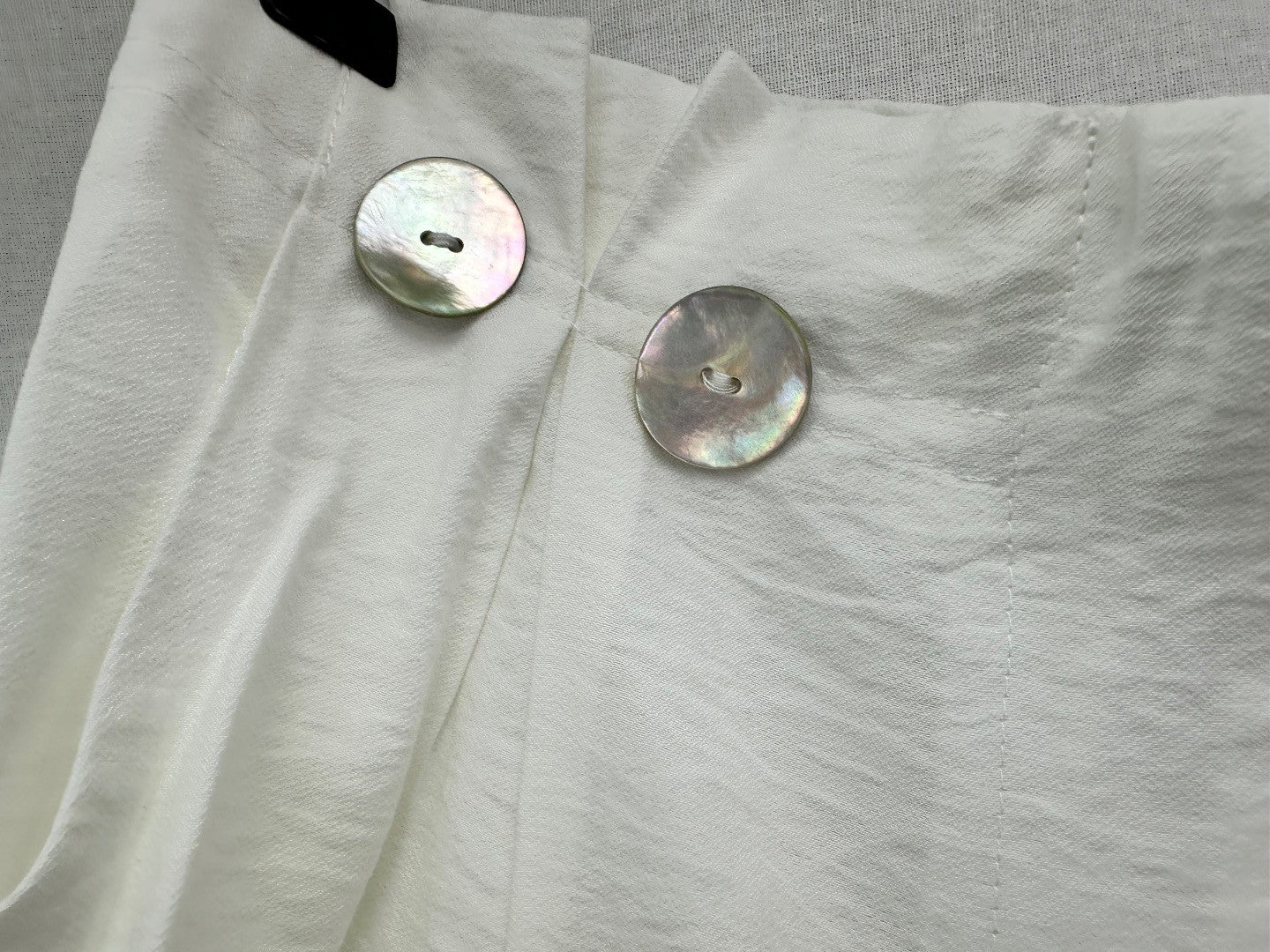 Elenza Cropped White Satin Tapered Trousers Pearl Buttons Size S BNWT