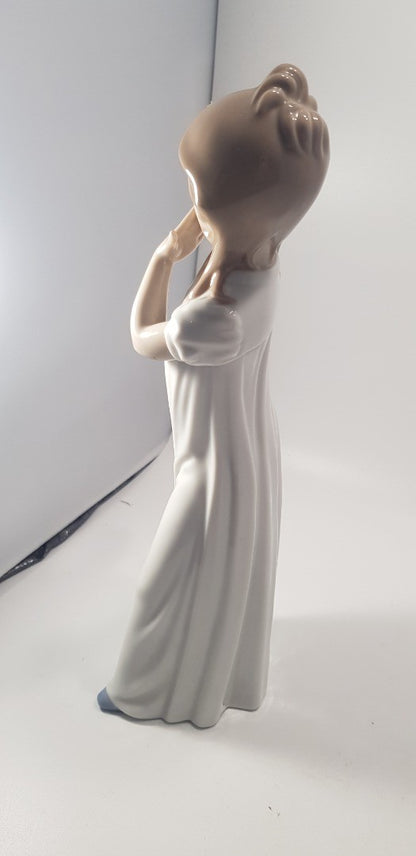 Nao By Lladro Yawning Girl Figurine Medium Size Excellent Condition