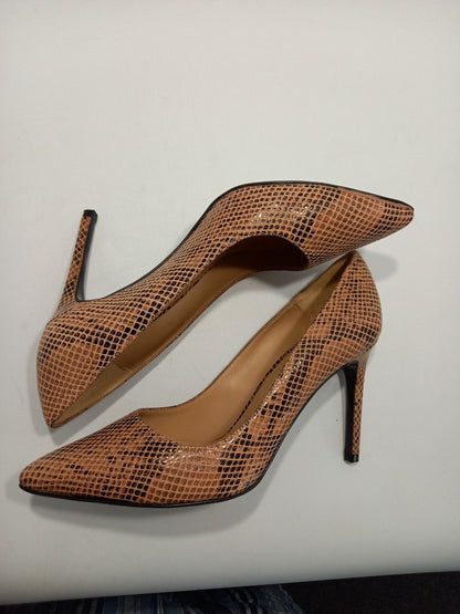 SOSANDAR High Heels Shoes, Women's Size & Beige Snakeskin Pattern Pointed Court