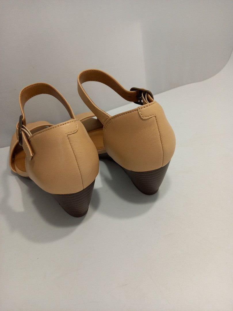 Clarks Sandals High Heels, Women's Size 3.5 Beige Leather 'Brielle Drive Shoes