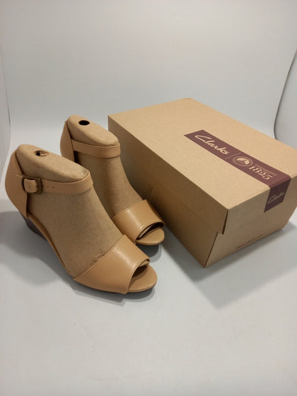 Clarks Sandals High Heels, Women's Size 3.5 Beige Leather 'Brielle Drive Shoes