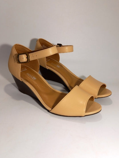 Clarks Sandals High Heels, Women's Size 3.5 Beige Leather 'Brielle Drive Shoes