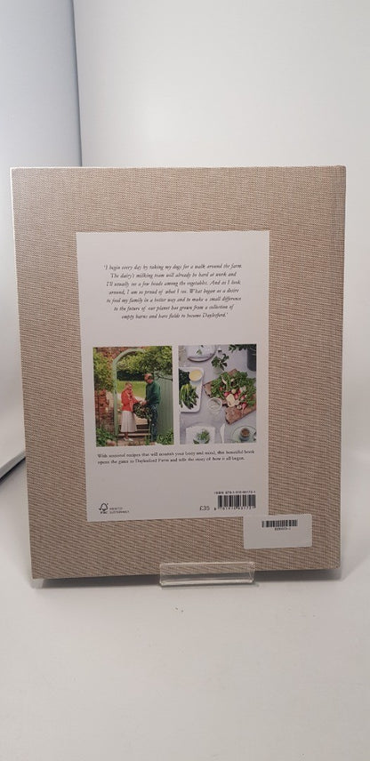 Nurture  Notes and Recipes from Daylesford  by Carole Bamford Hardback VGC