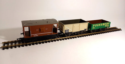 Bachmann Model Train Wagons, 3x Brake Van and Plank Wagons