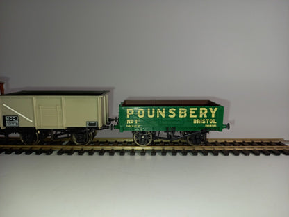 Bachmann Model Train Wagons, 3x Brake Van and Plank Wagons