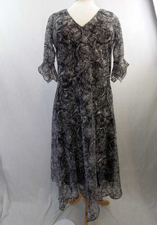 Chesca Dress in Black & White - 1/2 Sleeves - Size 1 (UK Size 12- 14)