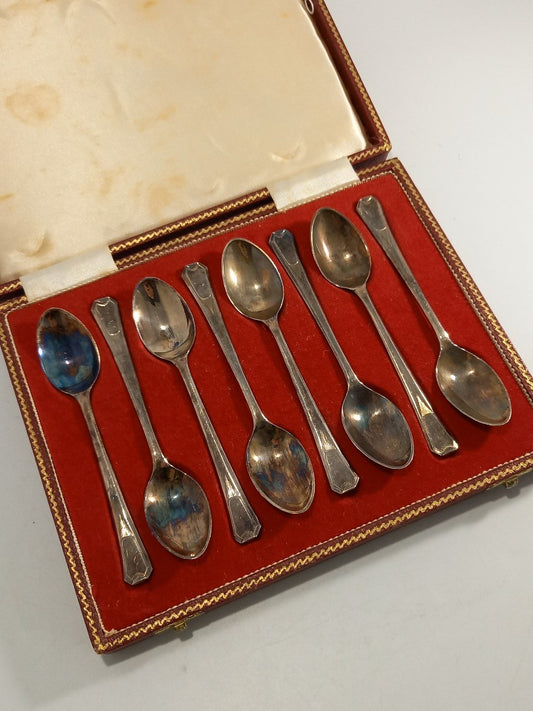 Heritage Plate Set of 8 Vintage Teaspoons in Hard Case Marked GH AI