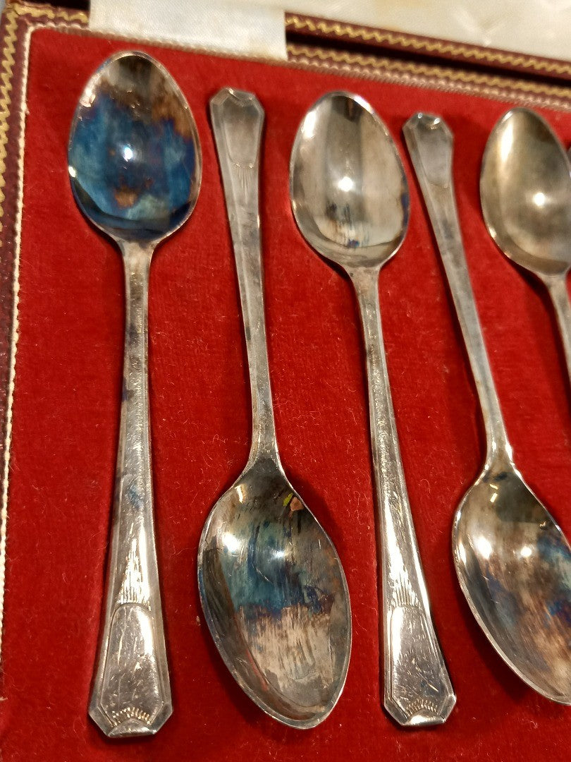 Heritage Plate Set of 8 Vintage Teaspoons in Hard Case Marked GH AI