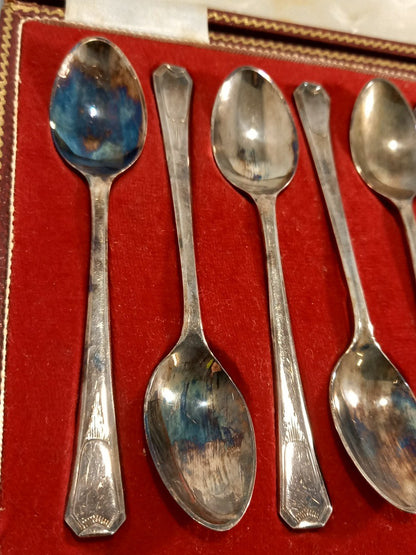 Heritage Plate Set of 8 Vintage Teaspoons in Hard Case Marked GH AI