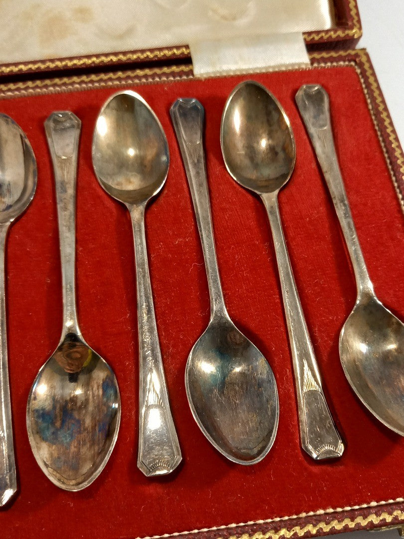 Heritage Plate Set of 8 Vintage Teaspoons in Hard Case Marked GH AI