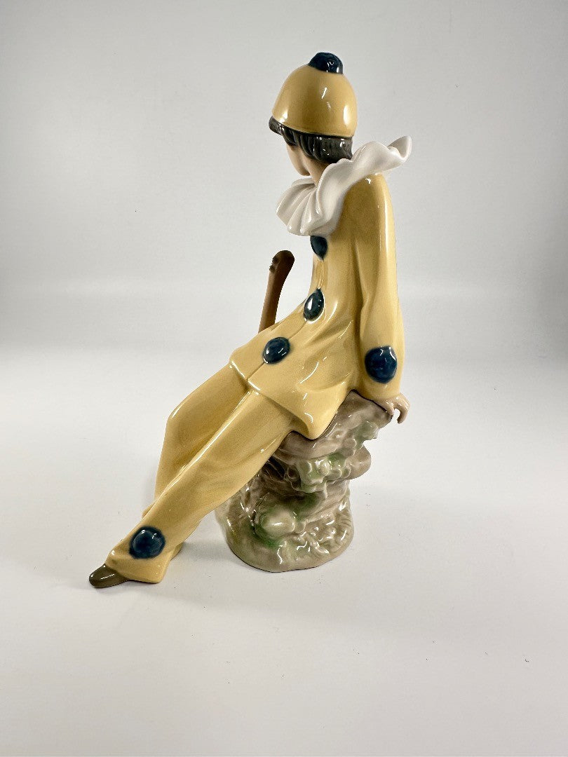 Nao Lladro Porcelain Figurine Pierott Jester Clown Mandolin 1990s Excellent Condition