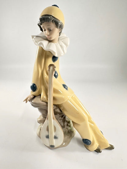 Nao Lladro Porcelain Figurine Pierott Jester Clown Mandolin 1990s Excellent Condition