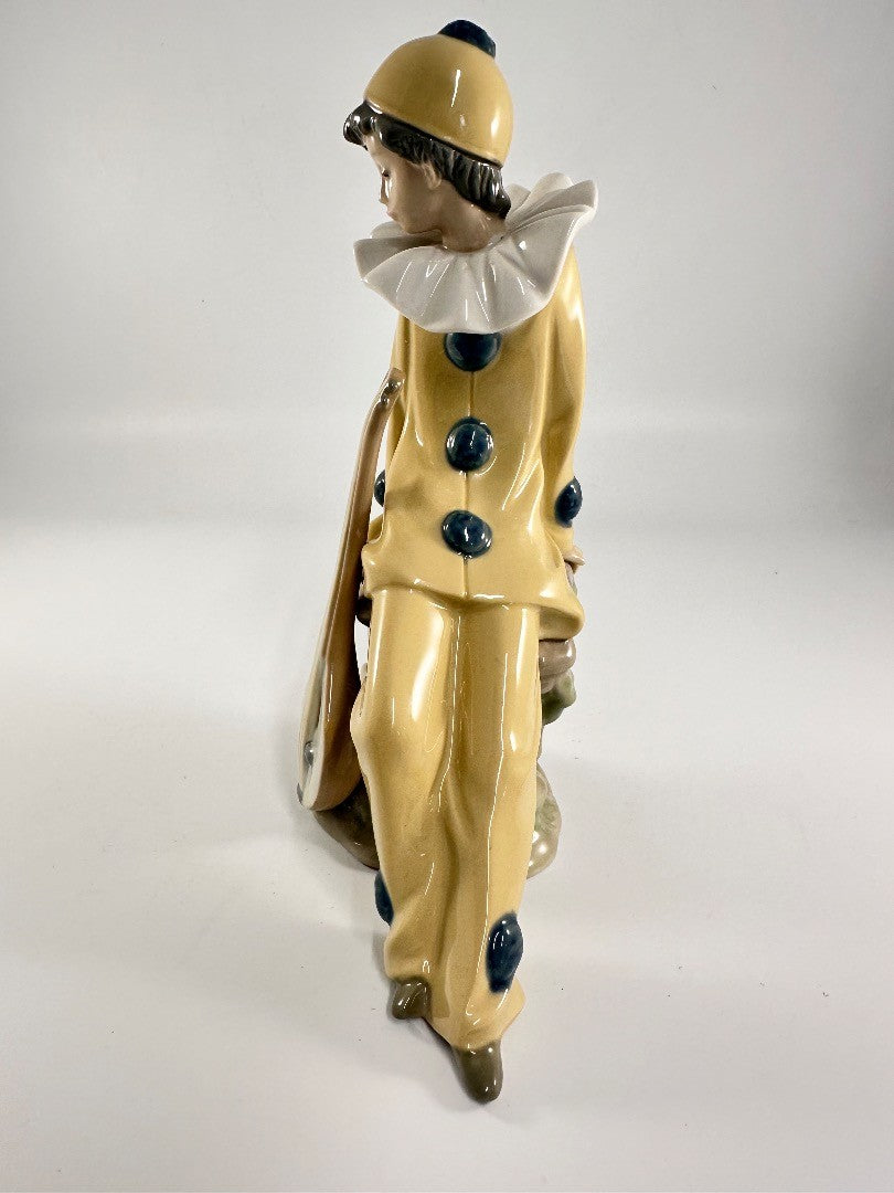 Nao Lladro Porcelain Figurine Pierott Jester Clown Mandolin 1990s Excellent Condition