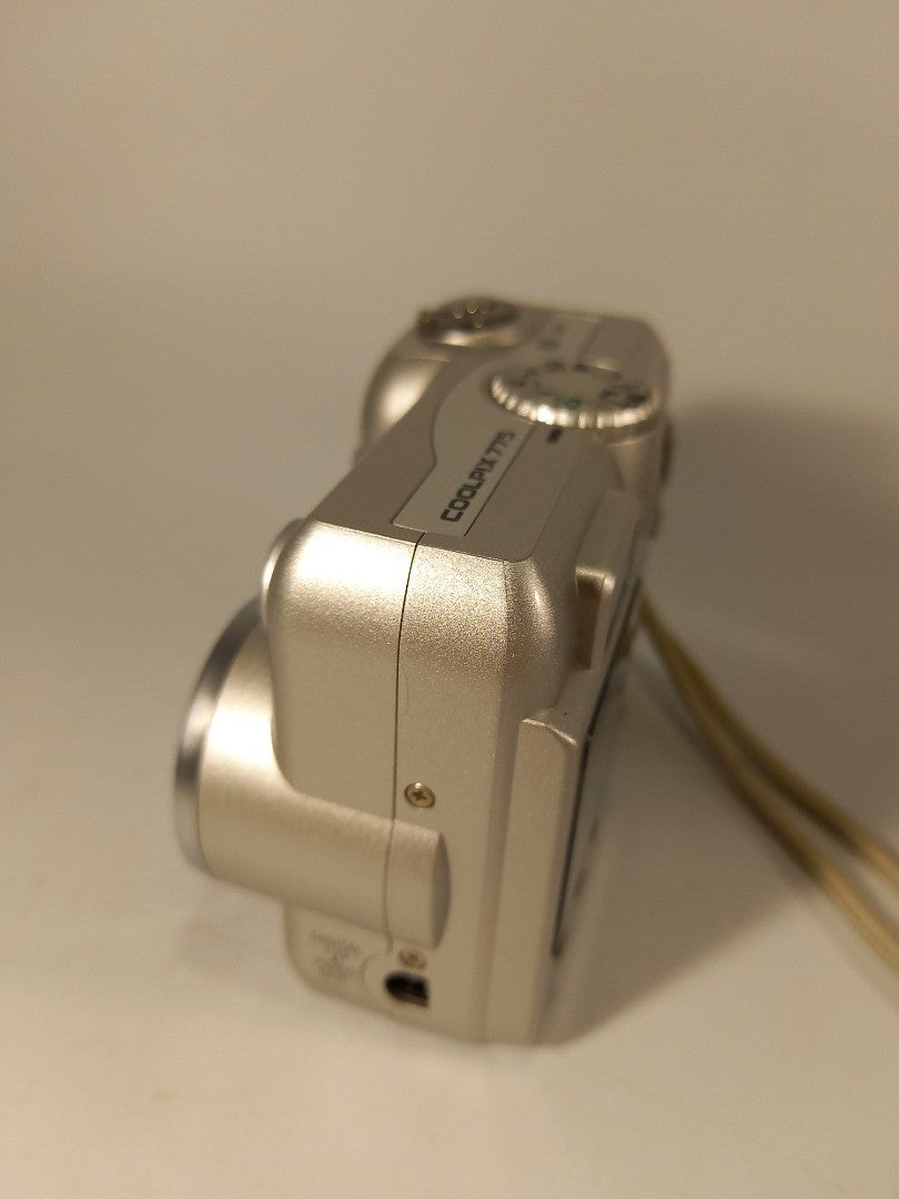 Nikon Coolpix 775 Compact Digital Camera E775 & Case Tested & Workin