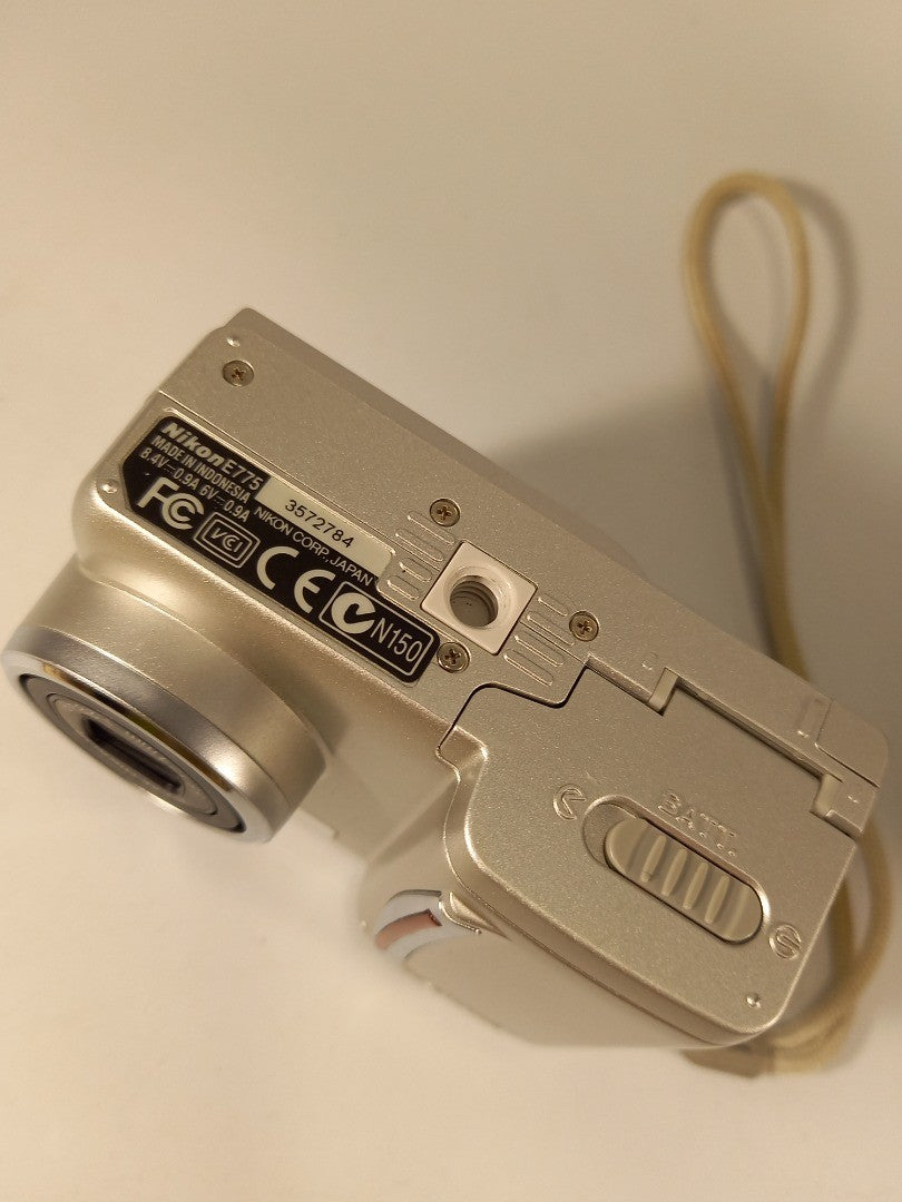 Nikon Coolpix 775 Compact Digital Camera E775 & Case Tested & Workin